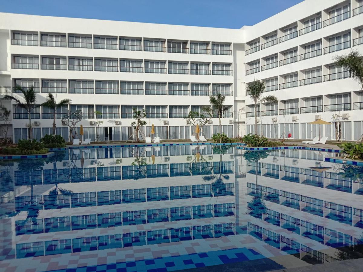 Raja Hotel Kuta Mandalika Resort & Convention Exterior foto