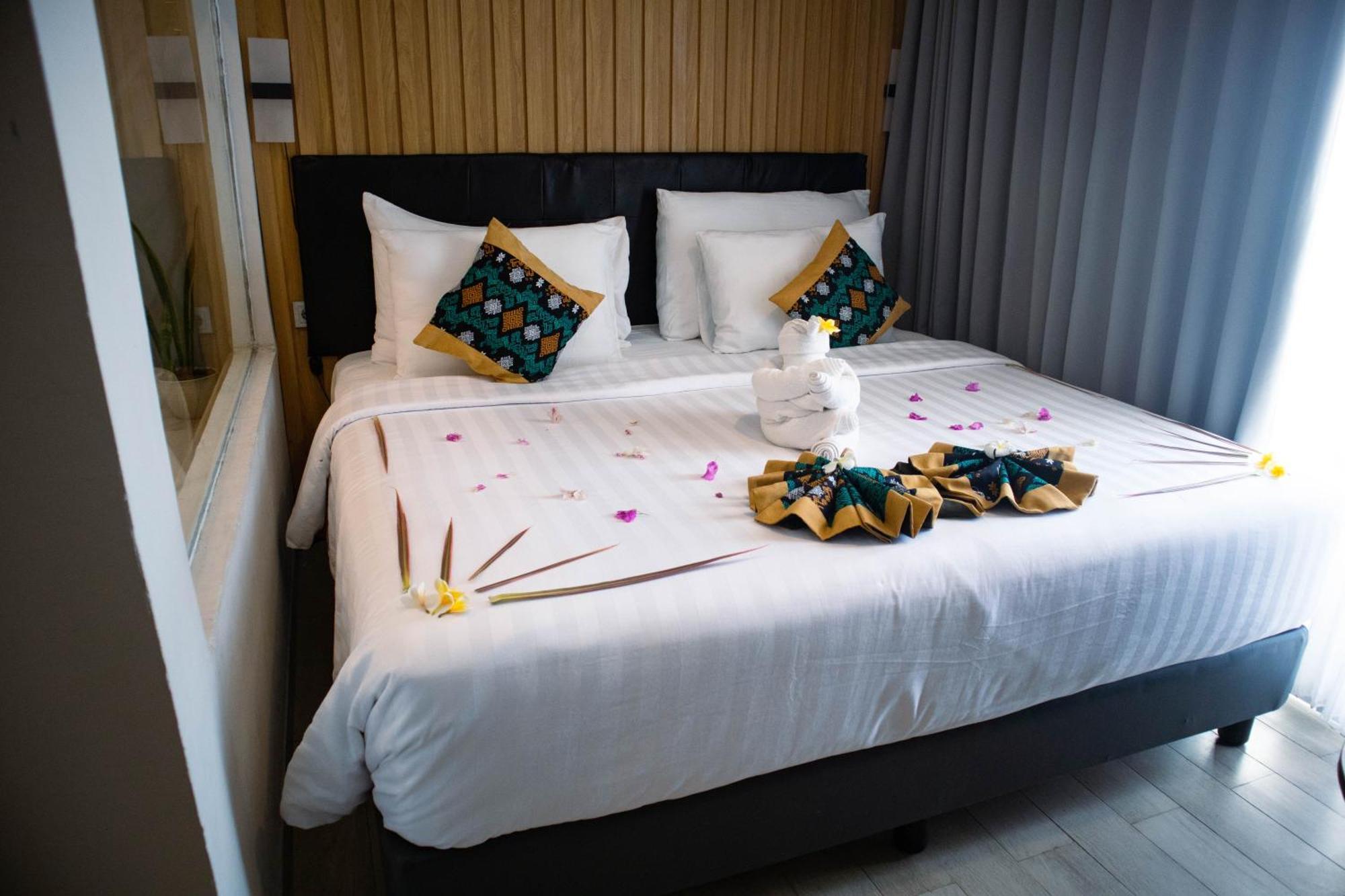 Raja Hotel Kuta Mandalika Resort & Convention Exterior foto