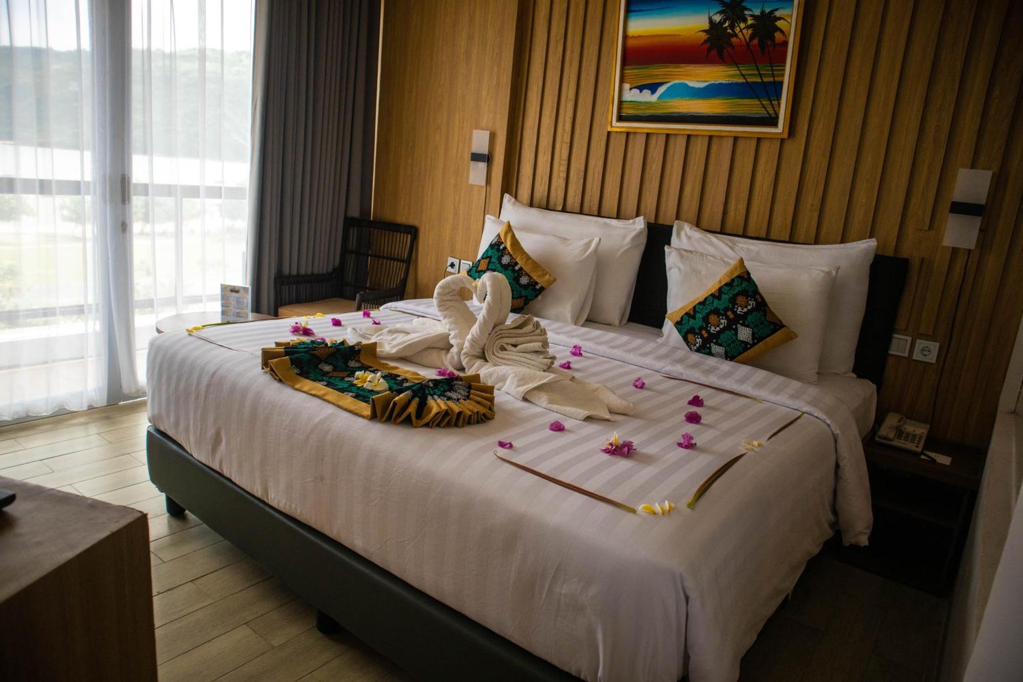 Raja Hotel Kuta Mandalika Resort & Convention Exterior foto