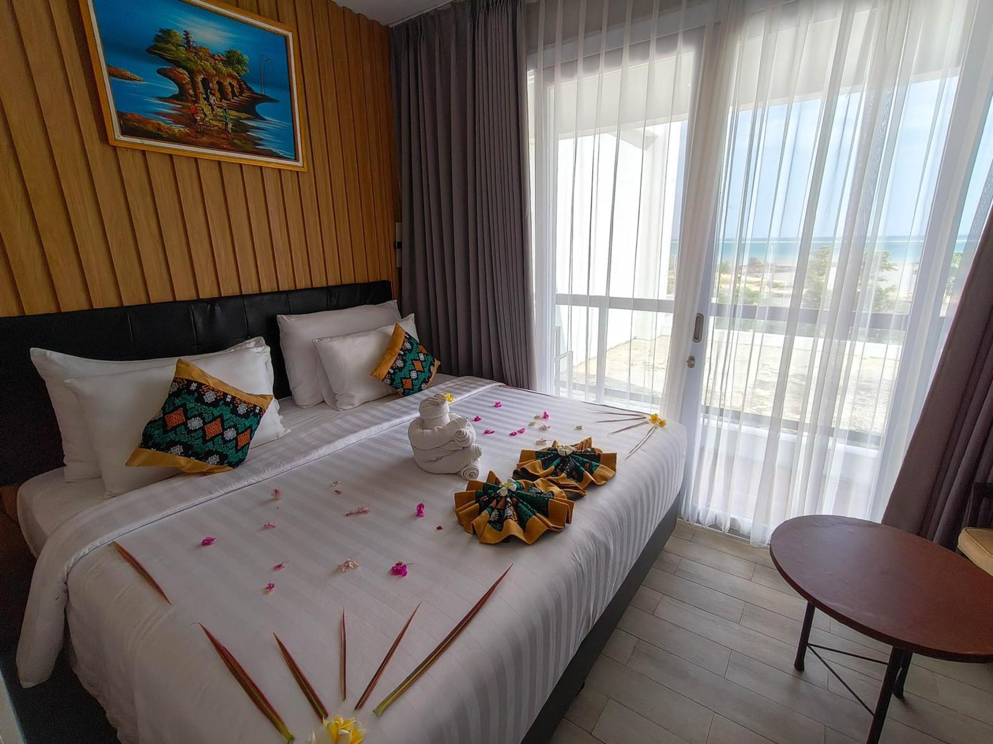 Raja Hotel Kuta Mandalika Resort & Convention Exterior foto