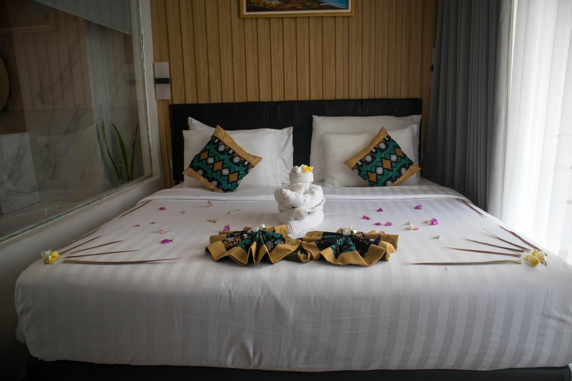 Raja Hotel Kuta Mandalika Resort & Convention Exterior foto