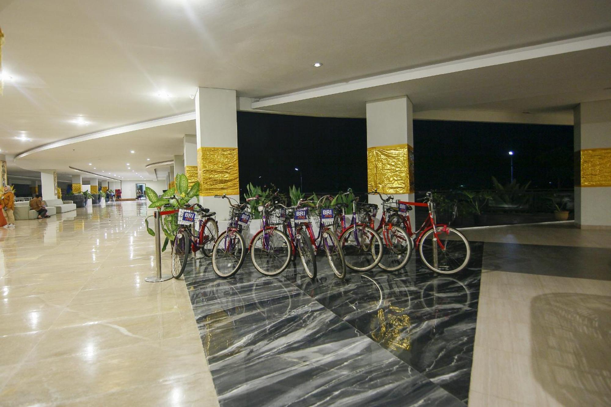 Raja Hotel Kuta Mandalika Resort & Convention Exterior foto