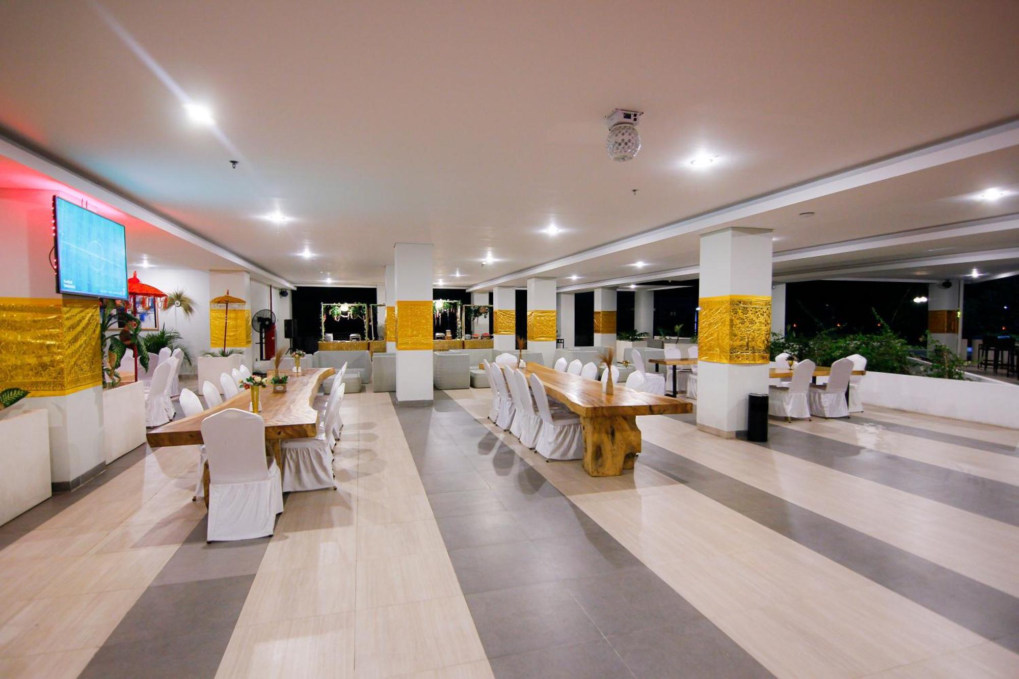 Raja Hotel Kuta Mandalika Resort & Convention Exterior foto